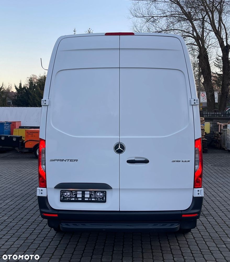 Mercedes-Benz Sprinter - 8