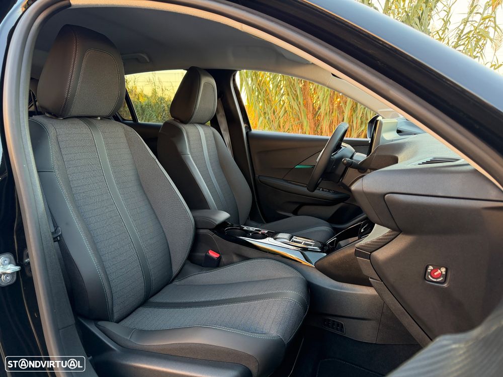 Peugeot e-208 Allure Pack - 23