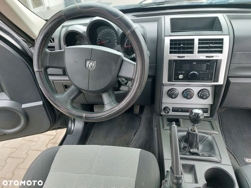 Dodge Nitro - 18