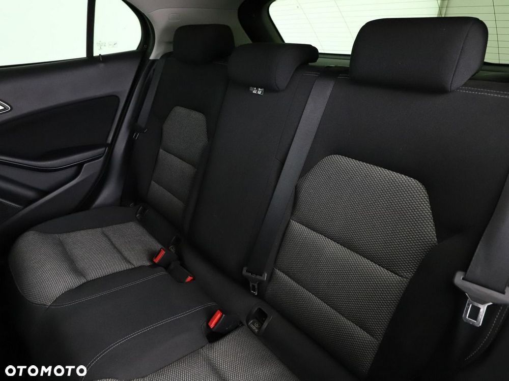 Mercedes-Benz GLA 180 - 18