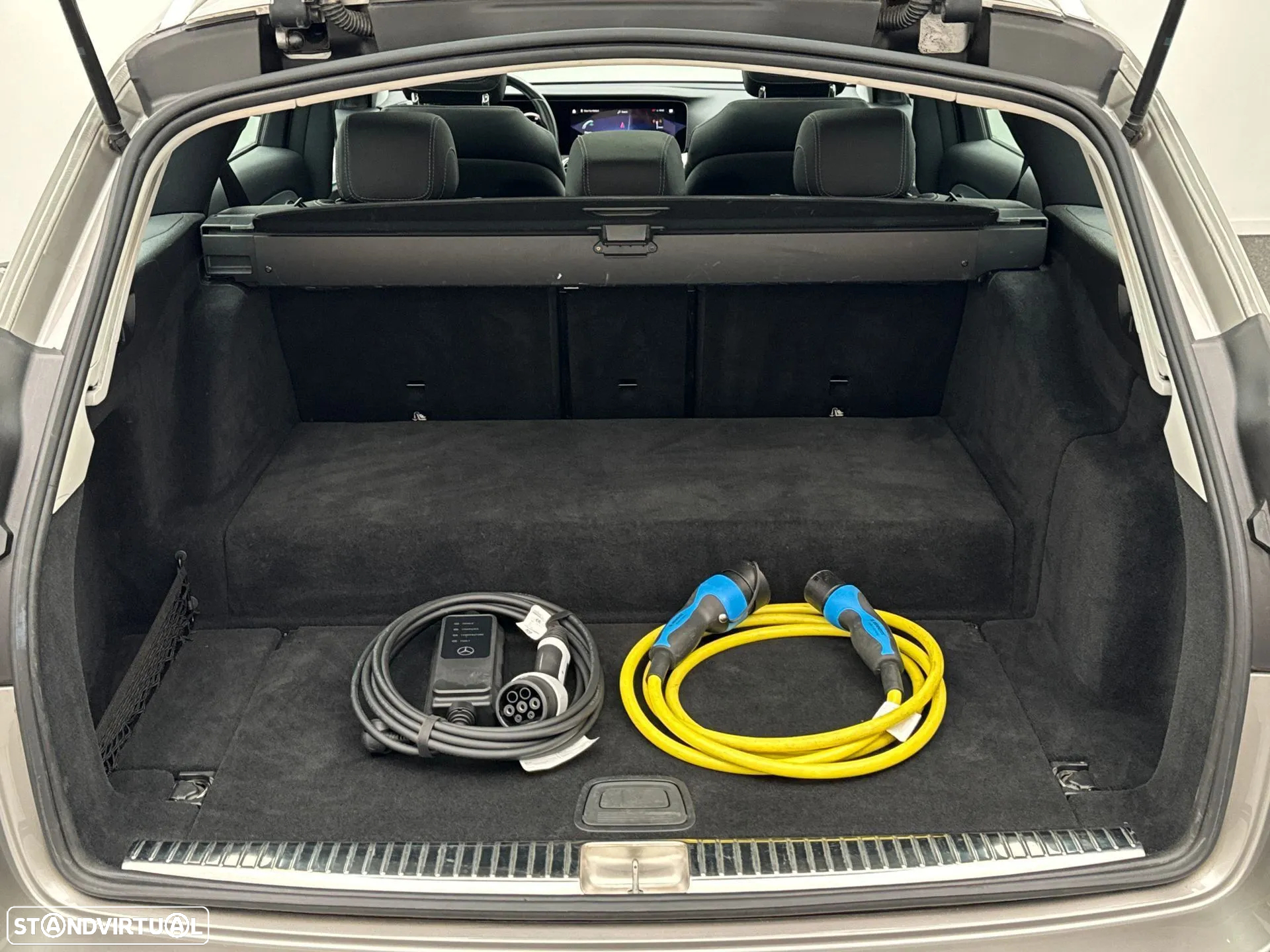 Mercedes-Benz E 300 e Exclusive Line - 26