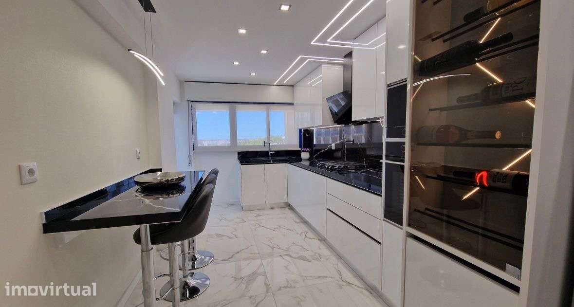 Apartamento T3 com 2 casas de banho e elevador - Grande imagem: 3/12