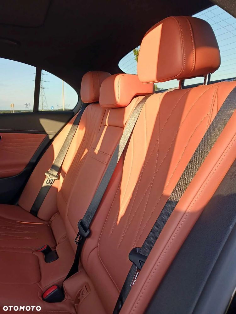 Mercedes-Benz Klasa C 300 T 9G-TRONIC AMG Line - 23