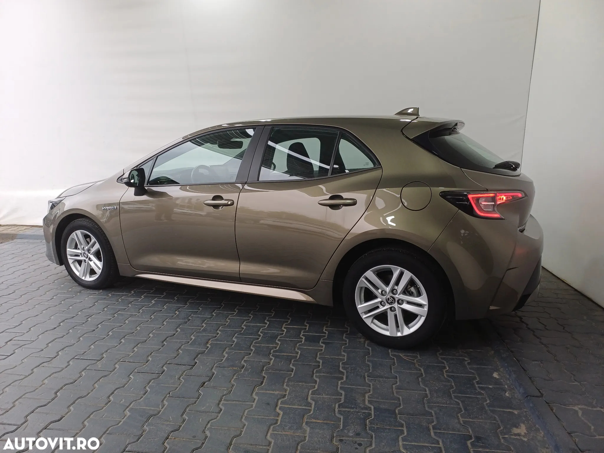 Toyota Corolla Sedan 1.8 HSD Dynamic - 3