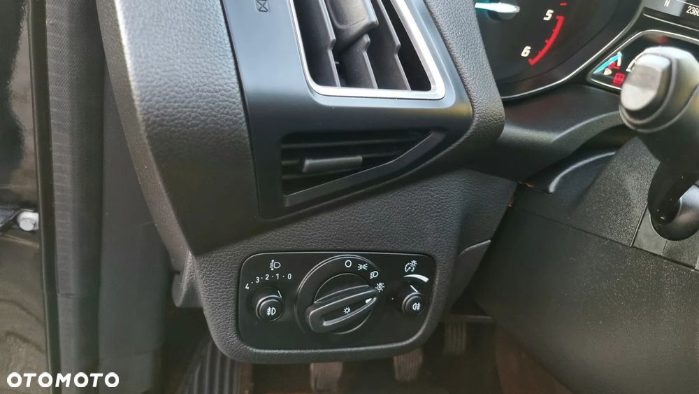 Ford Kuga 2.0 TDCi 2x4 Titanium - 19