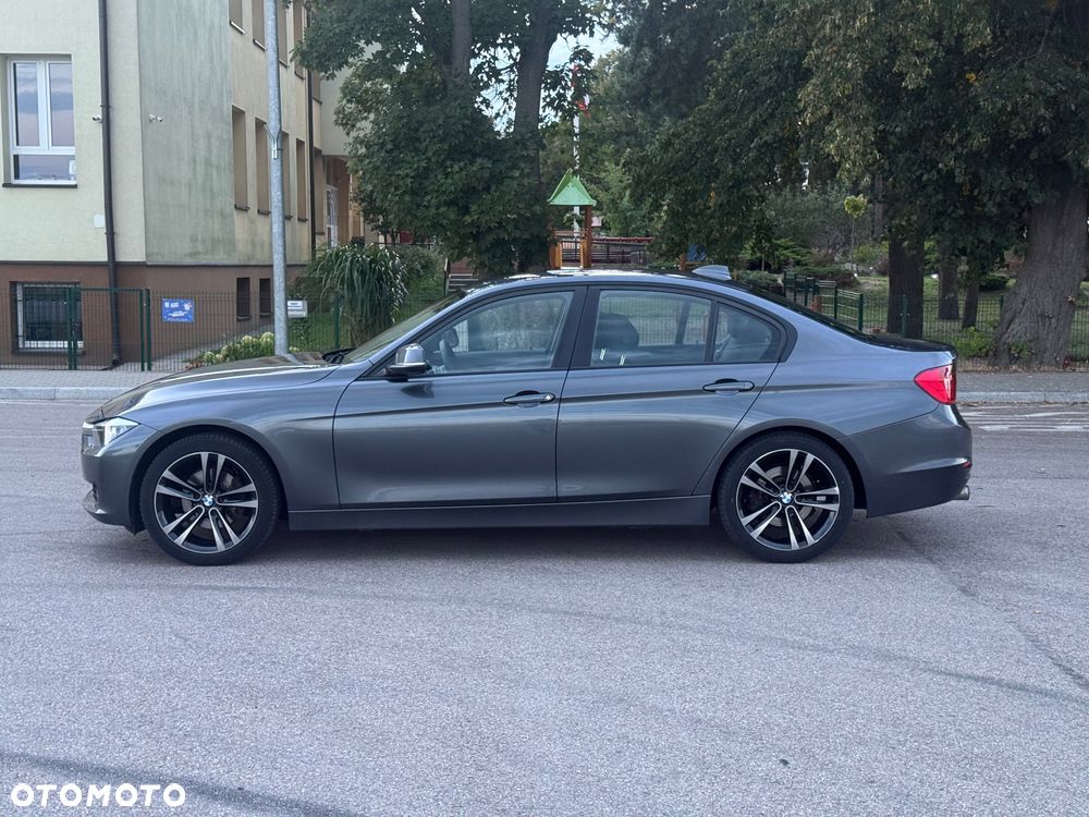 BMW Seria 3 320i - 8
