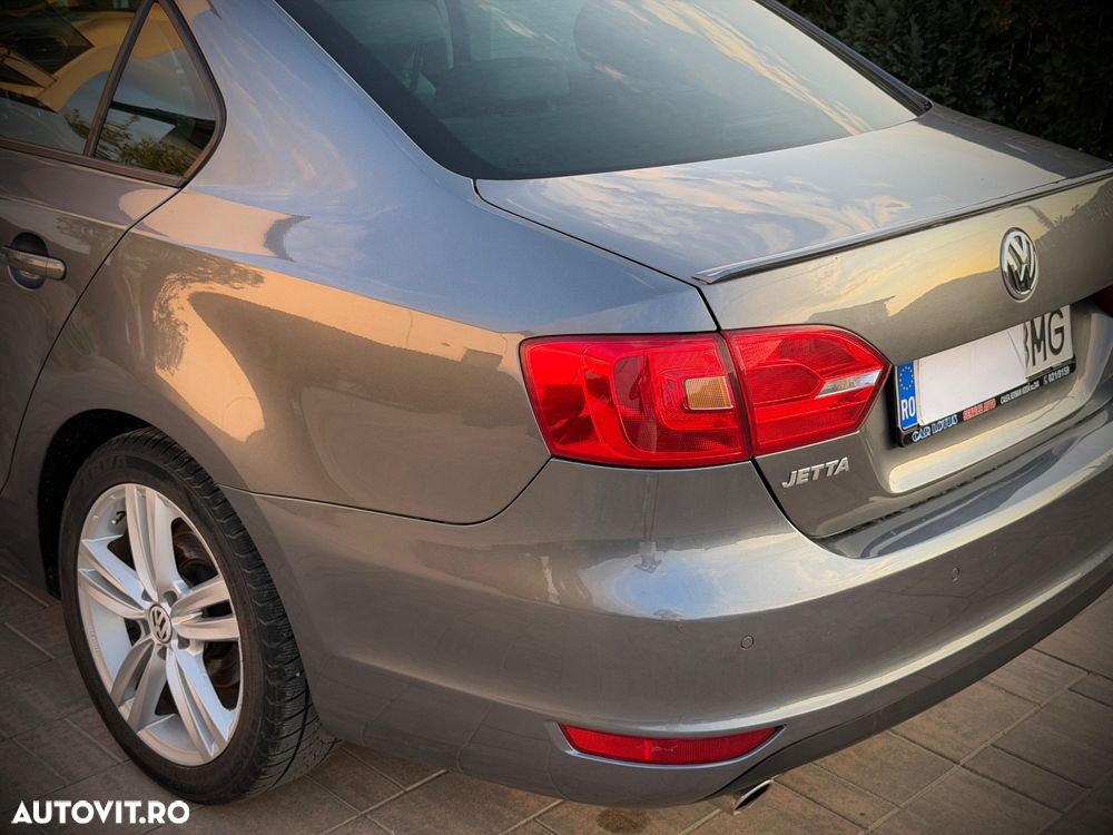 Volkswagen Jetta 1.6 TDI Blue Motion Technology Comfortline - 10
