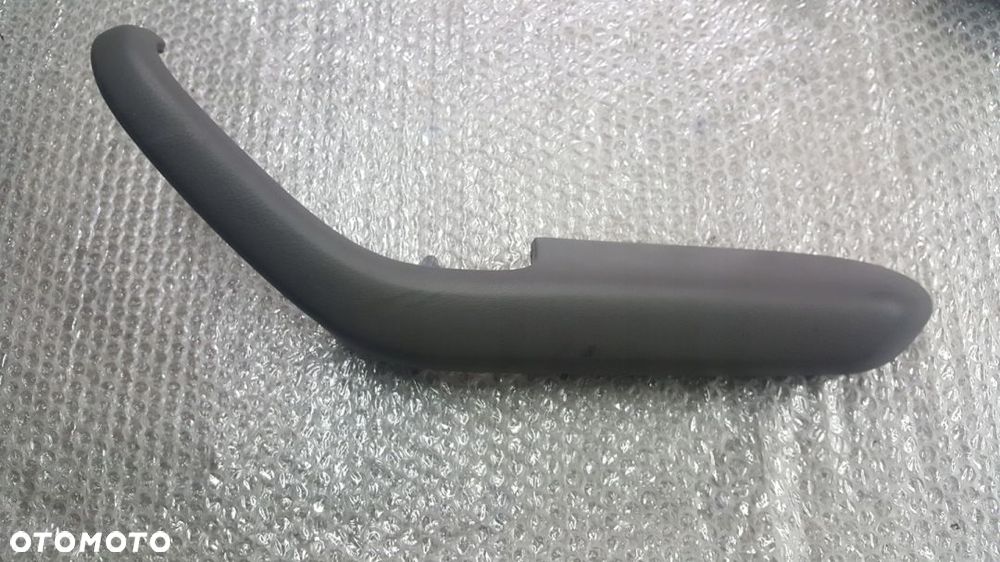 UCHWYT RĄCZKA DRZWI AUDI A4 B6 8E0867374 - 1