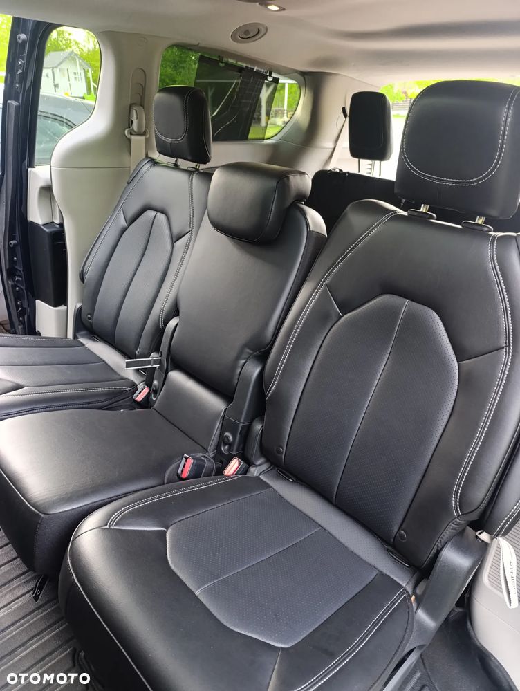 Chrysler Pacifica - 33