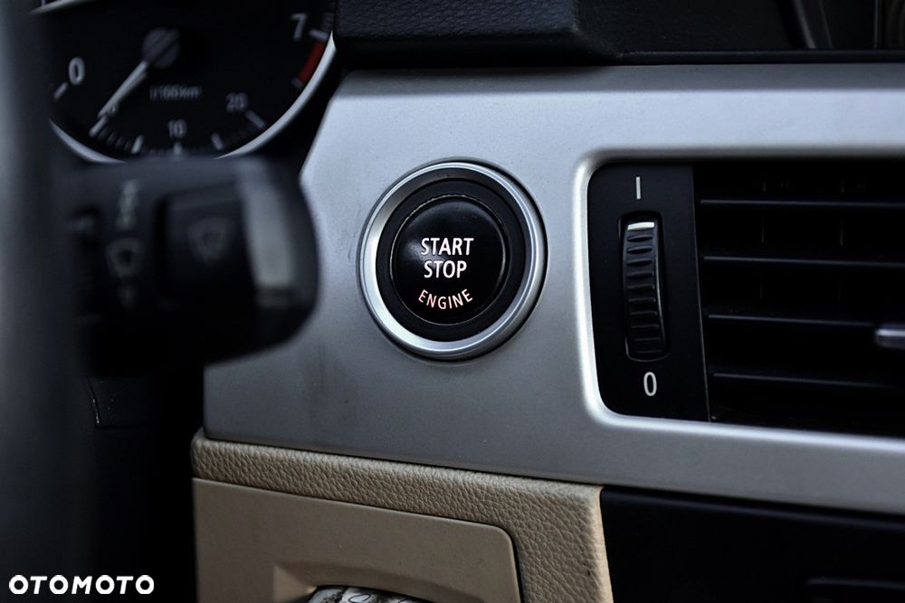 BMW Seria 3 320i Edition Sport - 28