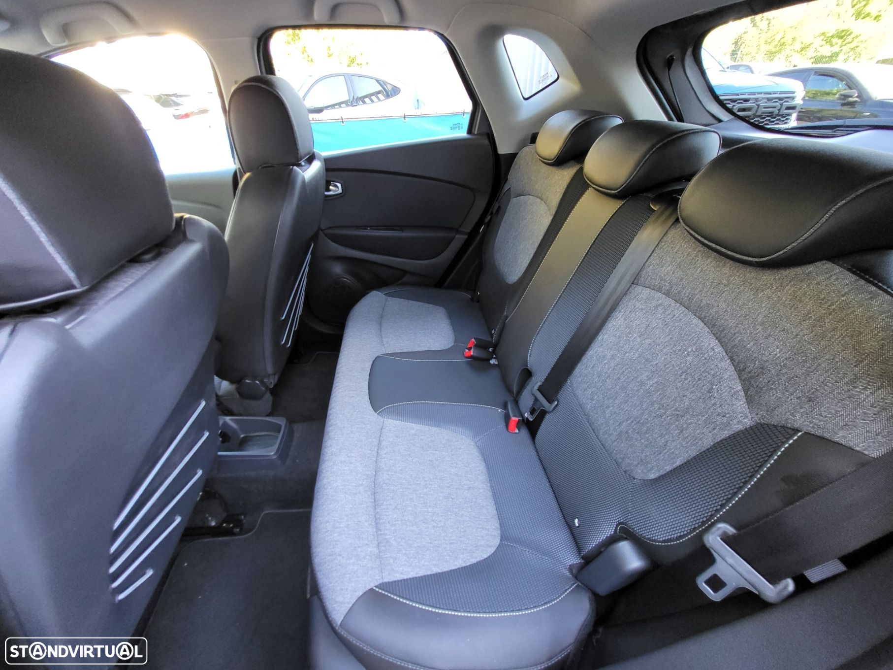 Renault Captur 1.3 TCe Exclusive - 10