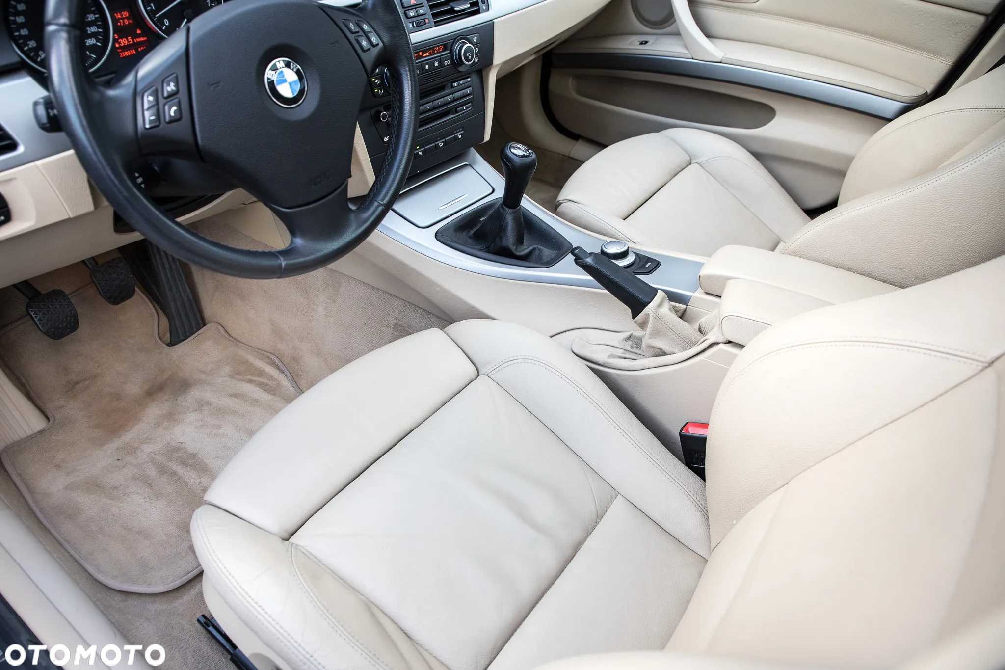 BMW Seria 3 325i xDrive Touring - 15