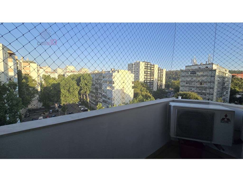 Arrenda-se excelente T3 em zona central de Benfica - Grande imagem: 5/27