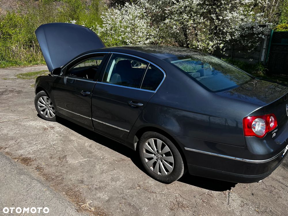 Volkswagen Passat 1.9 TDI DPF BlueMotion - 11