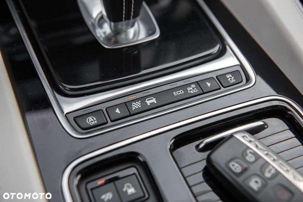 Jaguar F-Pace 5.0 V8 P550 AWD SVR - 28