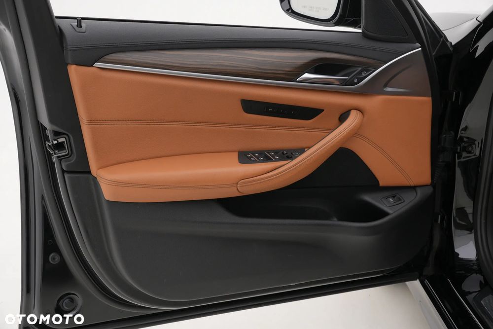 BMW Seria 5 520d xDrive M Sport Edition - 22