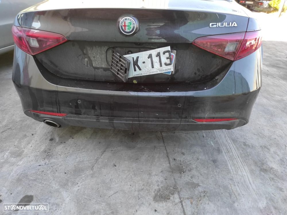 PARA-CHOQUES TRASEIRO ALFA ROMEO GIULIA 952 - 1