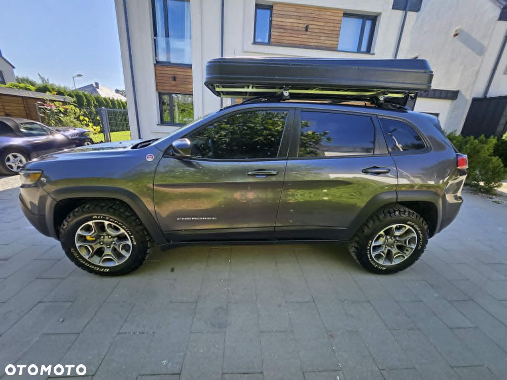 Jeep Cherokee - 4