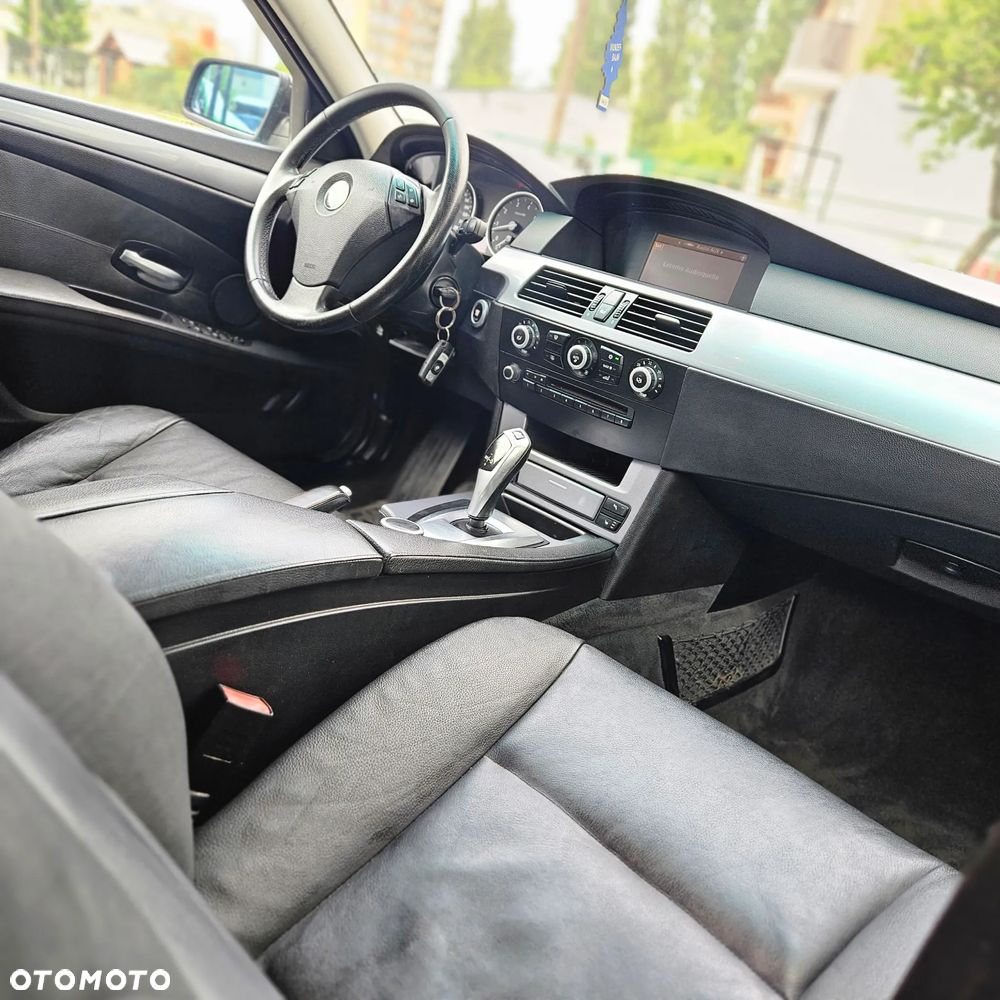 BMW Seria 5 523i Edition Exclusive - 24