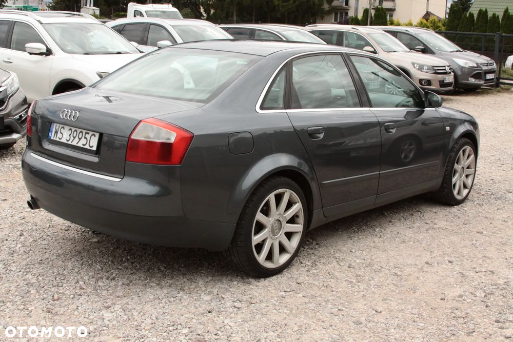 Audi A4 Limousine - 12