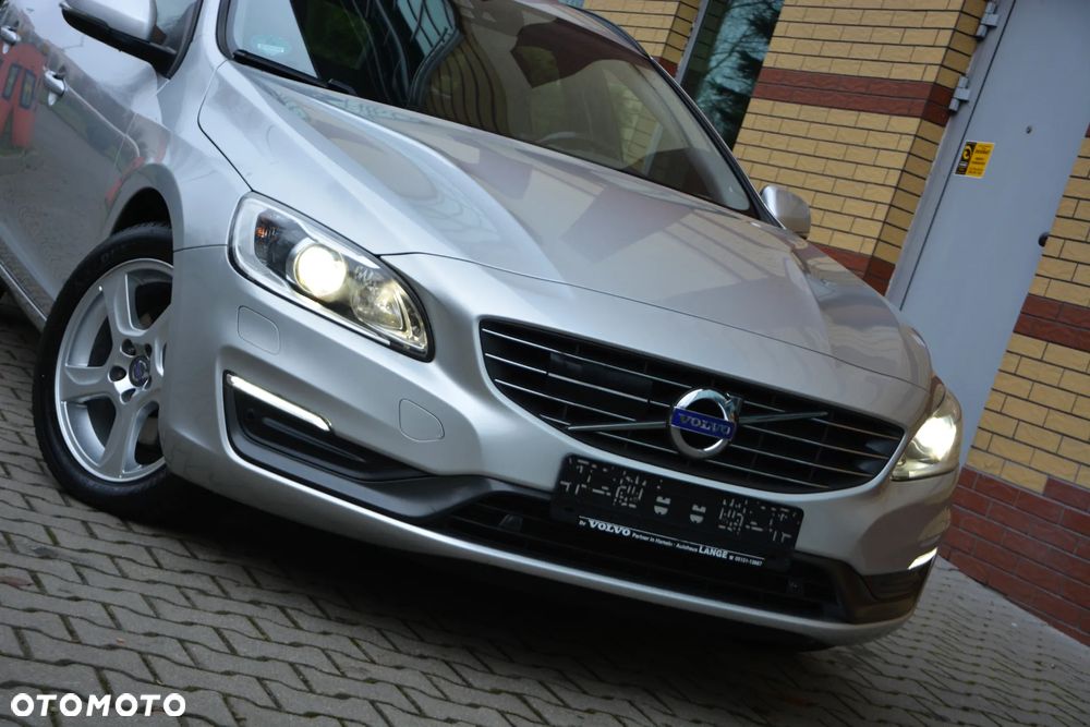 Volvo V60 D4 Geartronic Summum - 24