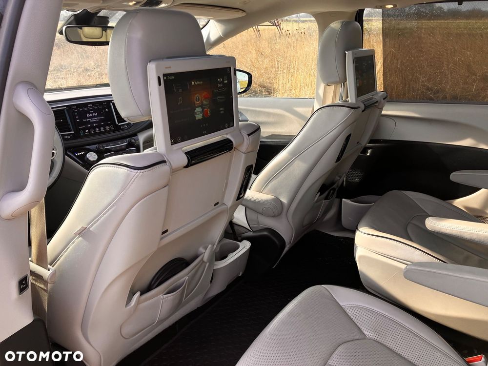 Chrysler Pacifica - 13