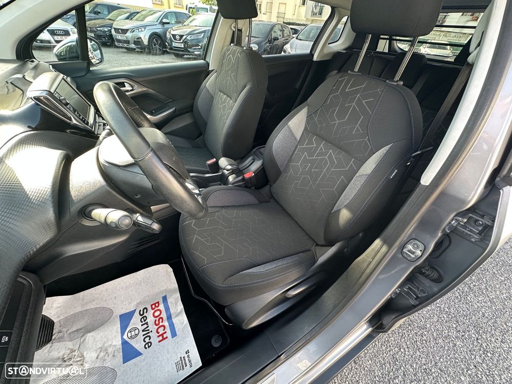 Peugeot 2008 1.2 PureTech Style EAT6 — fotografia 13