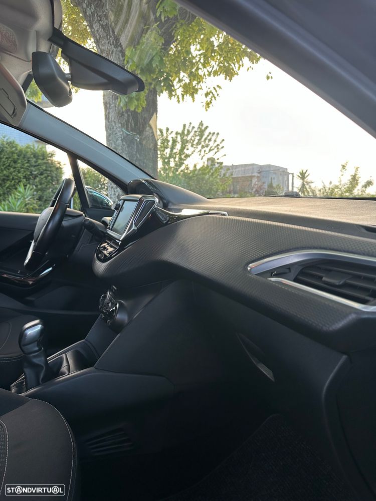 Peugeot 208 1.2 PureTech Style - 26