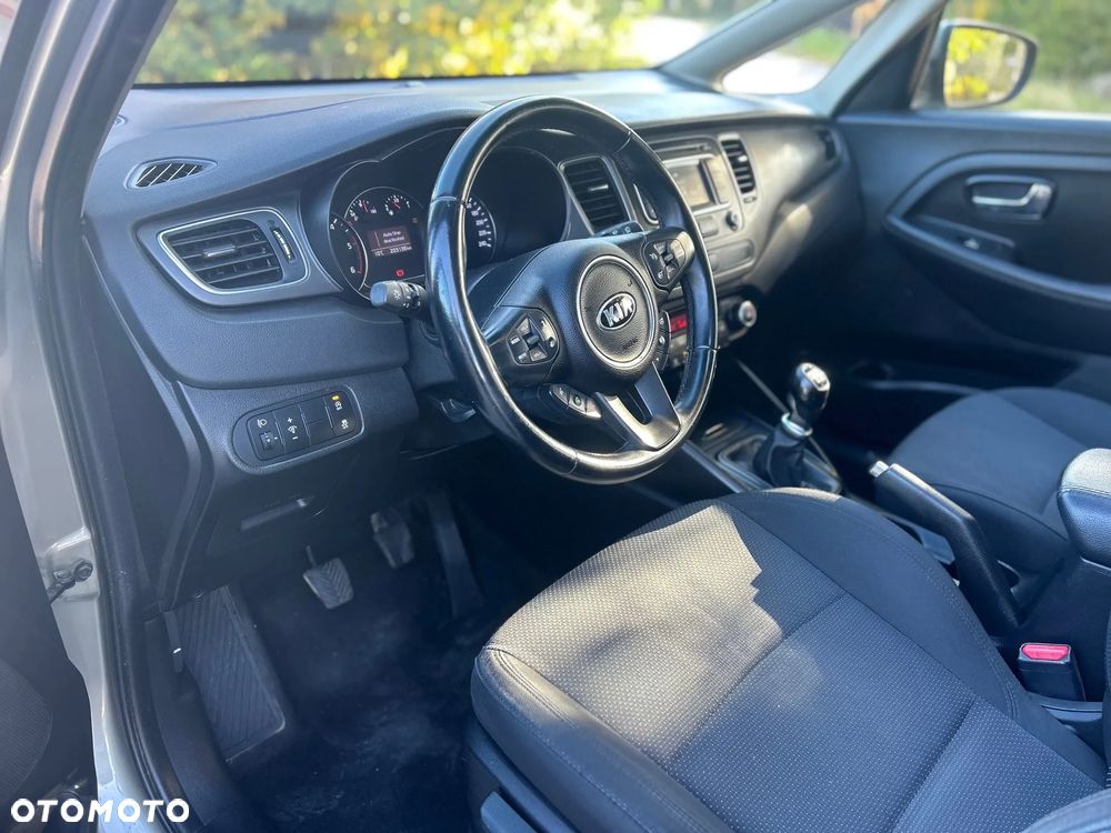 Kia Carens 1.7 CRDi L 7os - 14