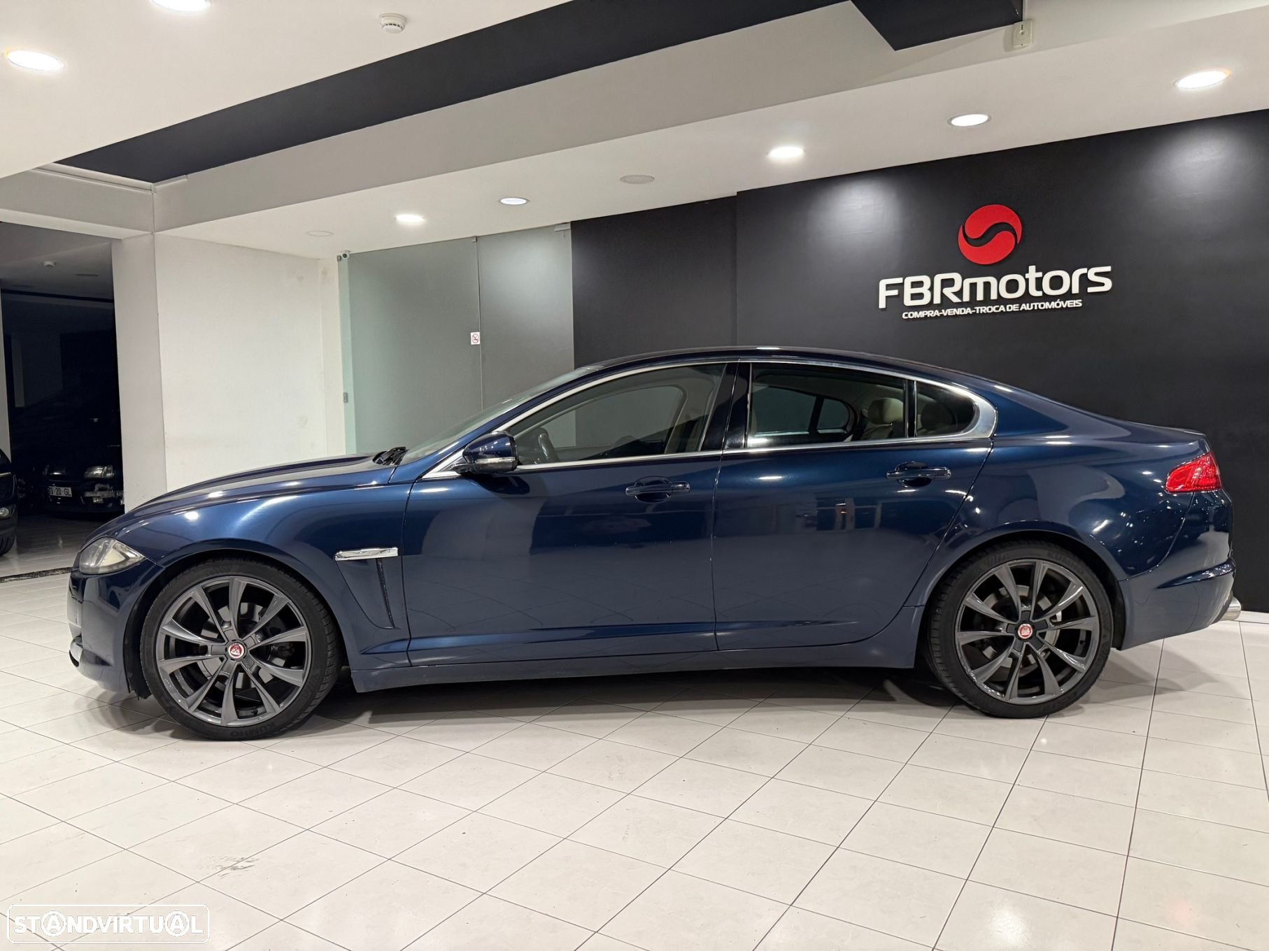 Jaguar XF 2.2 D Premium Luxury - 4