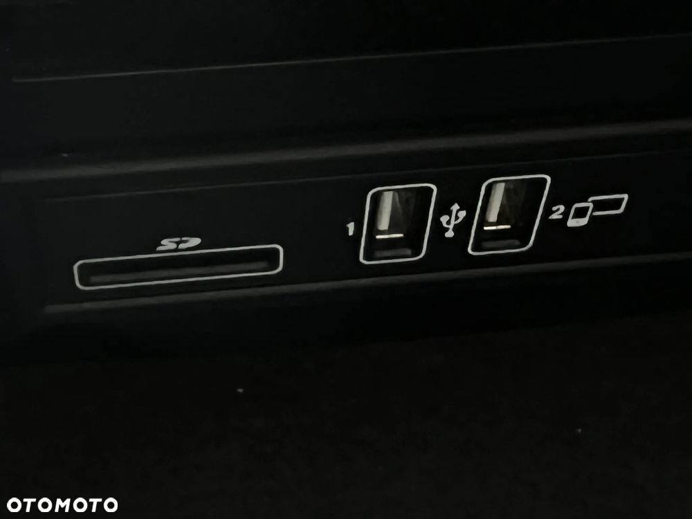 Mercedes-Benz Klasa E 220 d 9G-TRONIC - 35