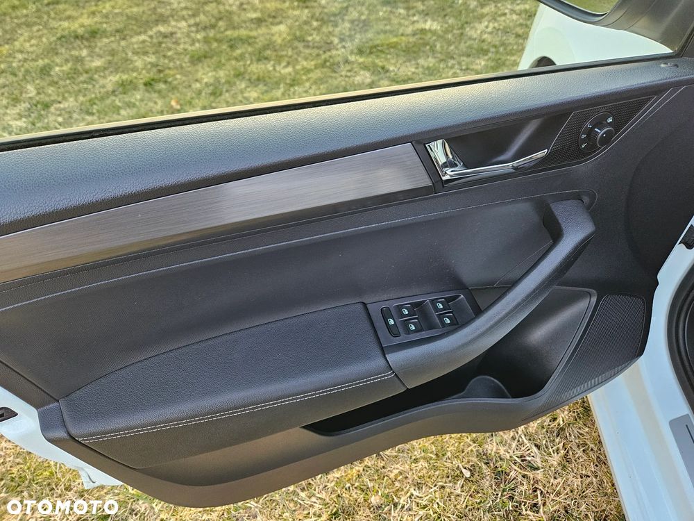 Skoda RAPID 1.0 TSI Clever - 27