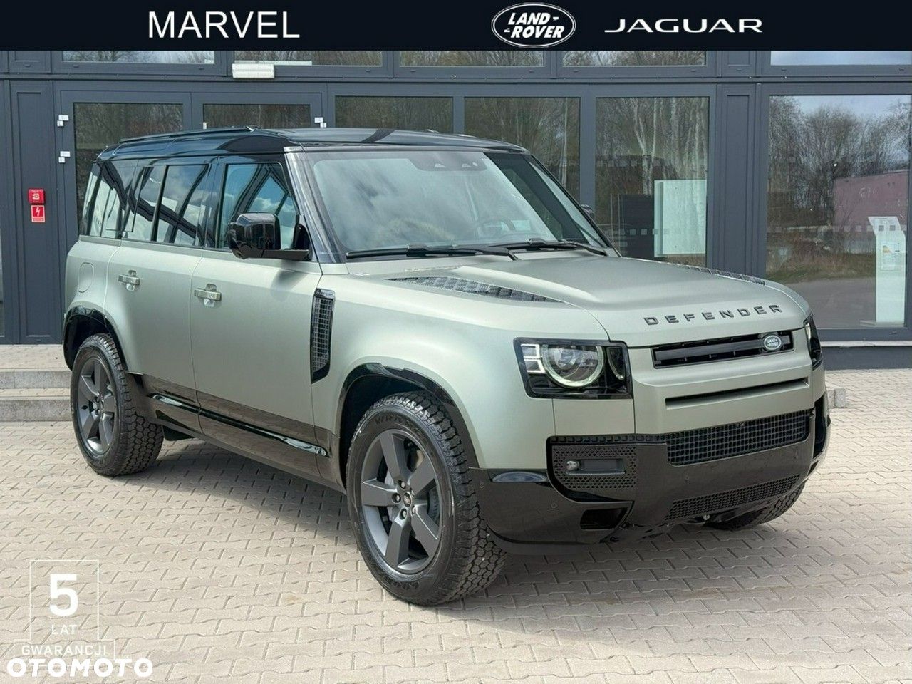 Land Rover Defender - 1