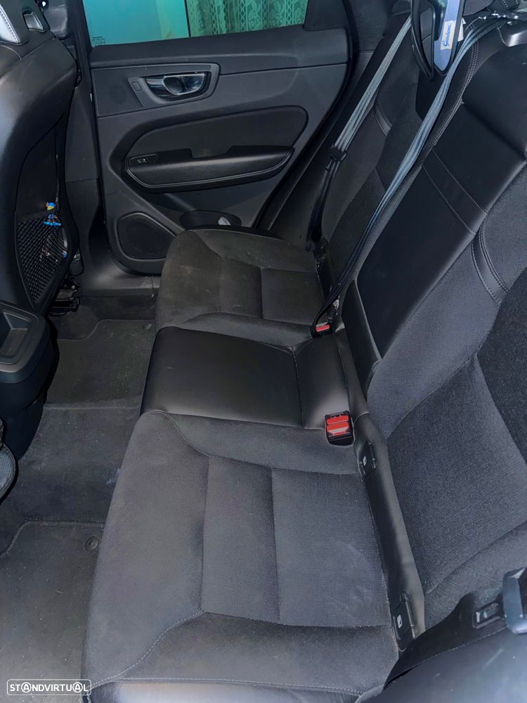 Volvo XC 60 2.0 D4 Momentum Geartronic - 12