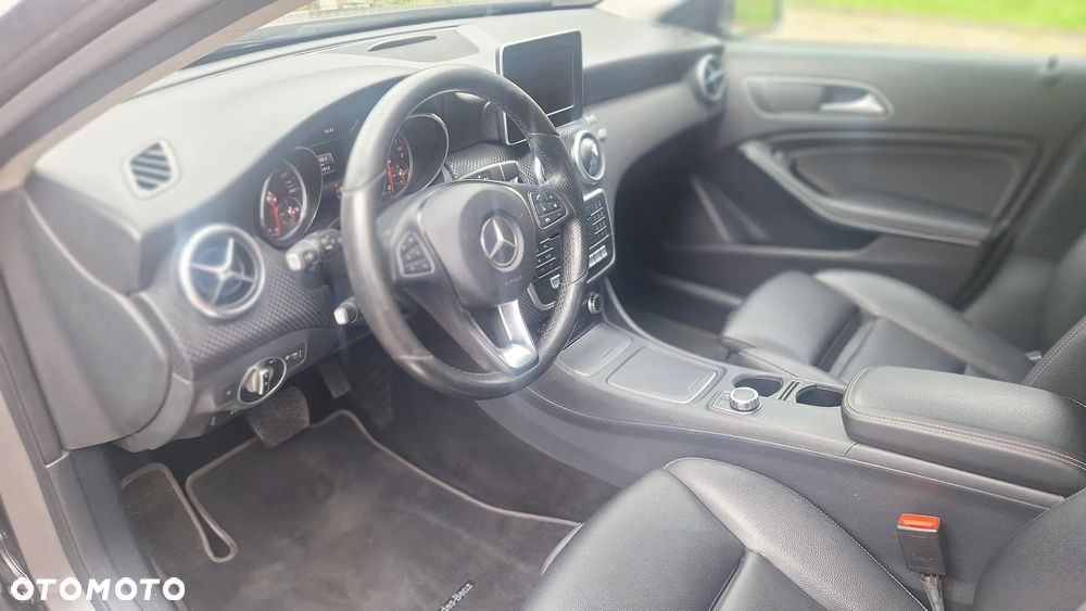 Mercedes-Benz Klasa A 180 7G-DCT Activity Edition - 22