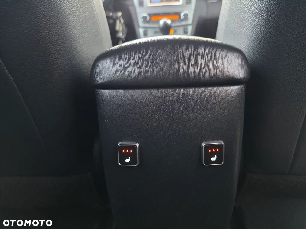 Toyota Avensis 1.8 Premium - 22