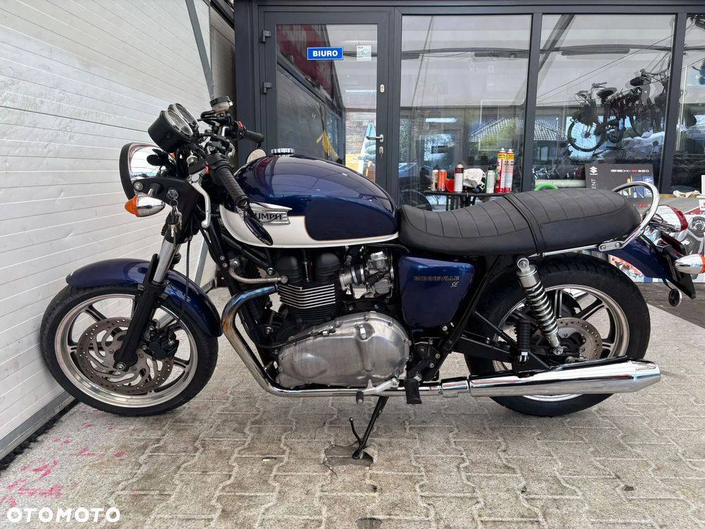 Triumph Bonneville - 9