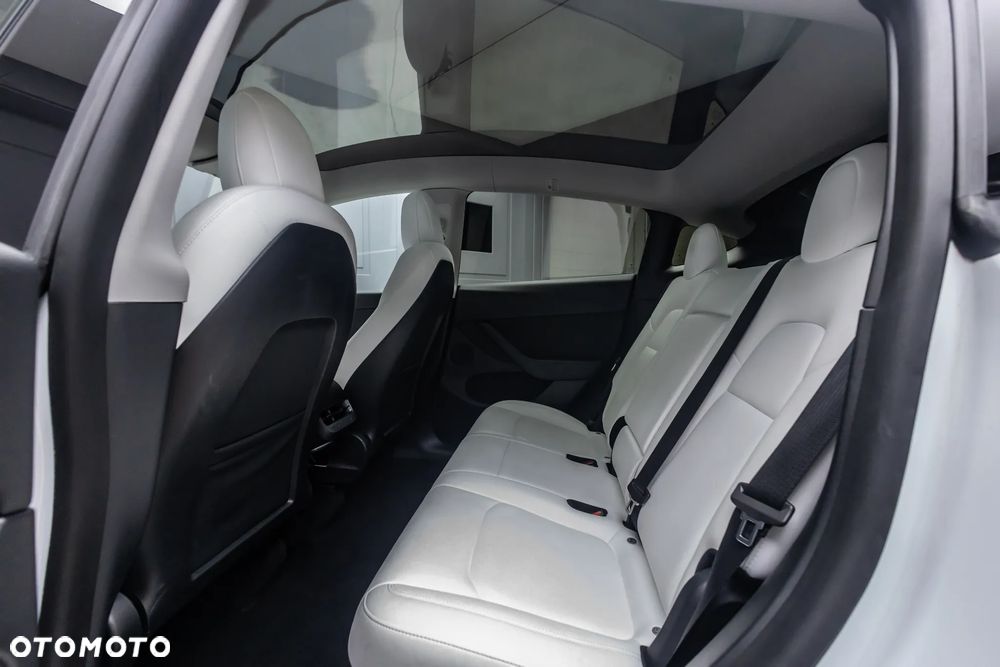 Tesla Model Y - 29