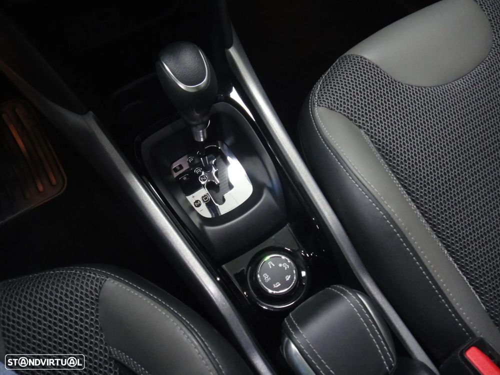Peugeot 2008 PureTech 110 Stop&Start EAT6 Allure — fotografia 18