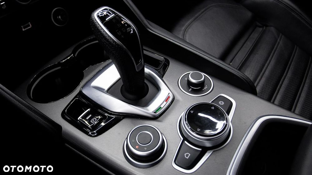 Alfa Romeo Giulia 2.0 Turbo Veloce - 24