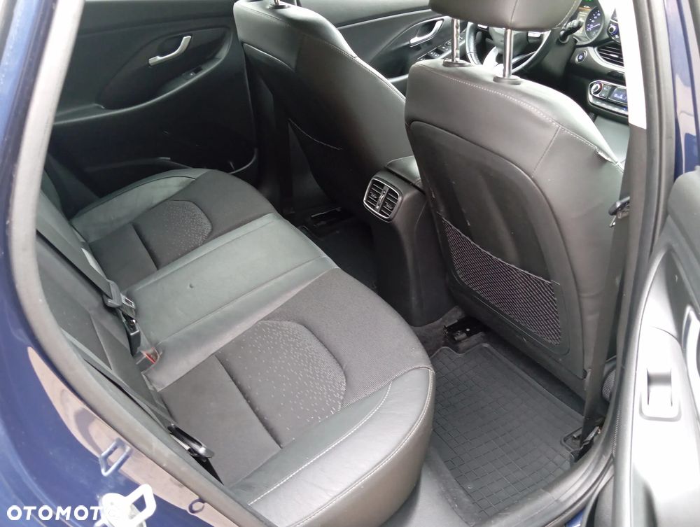 Hyundai i30 blue 1.6 CRDi Premium - 9