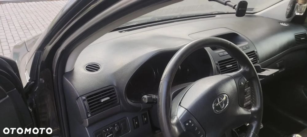 Toyota Avensis 2.0 D-4D - 11