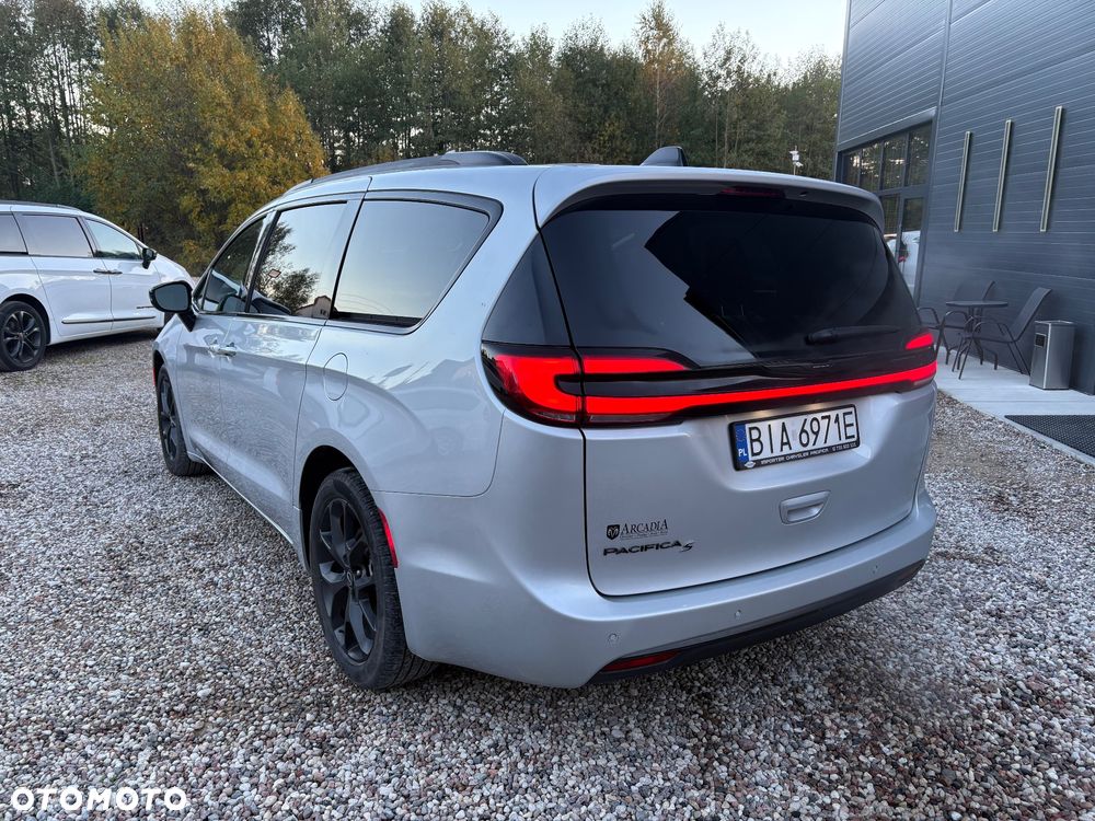 Chrysler Pacifica - 5