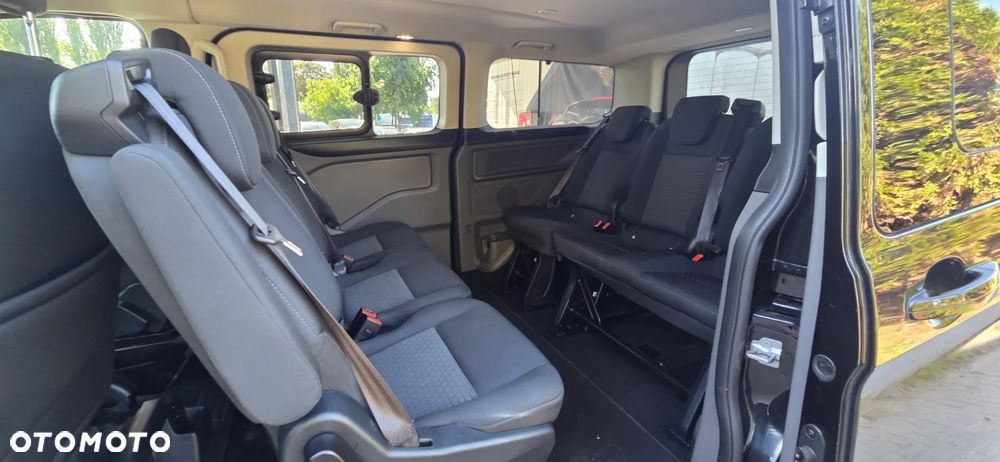 Ford Tourneo Custom 2.0 EcoBlue L1 Titanium - 32