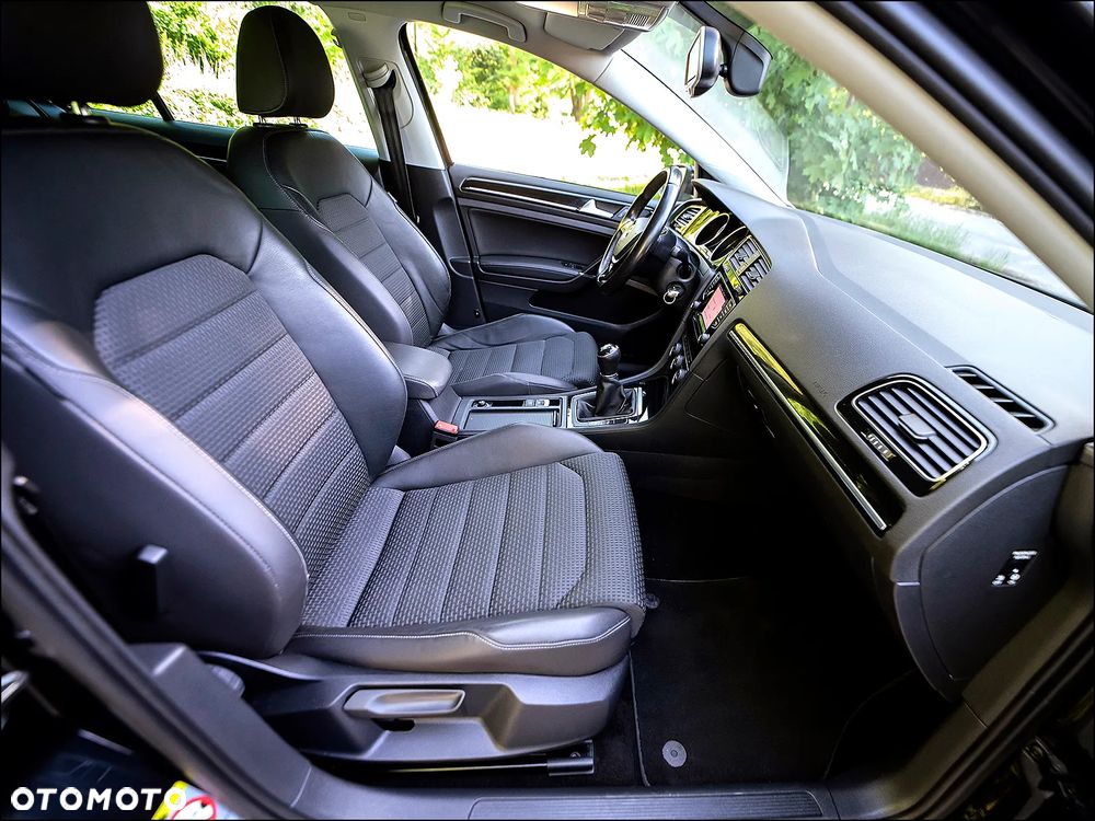 Volkswagen Golf - 38