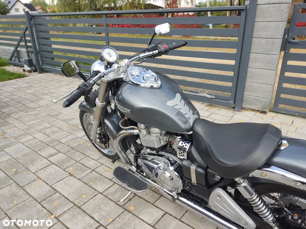 Triumph Bonneville - 5