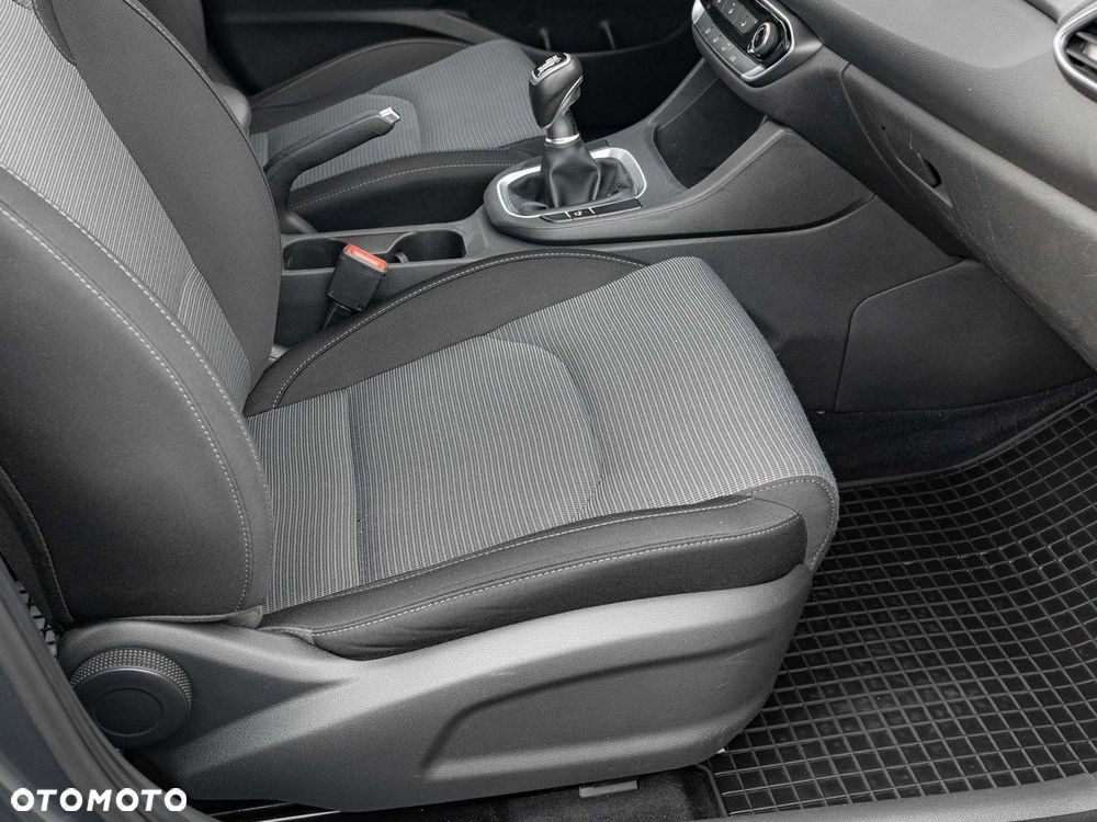 Hyundai i30 1.5 DPI Classic + - 26