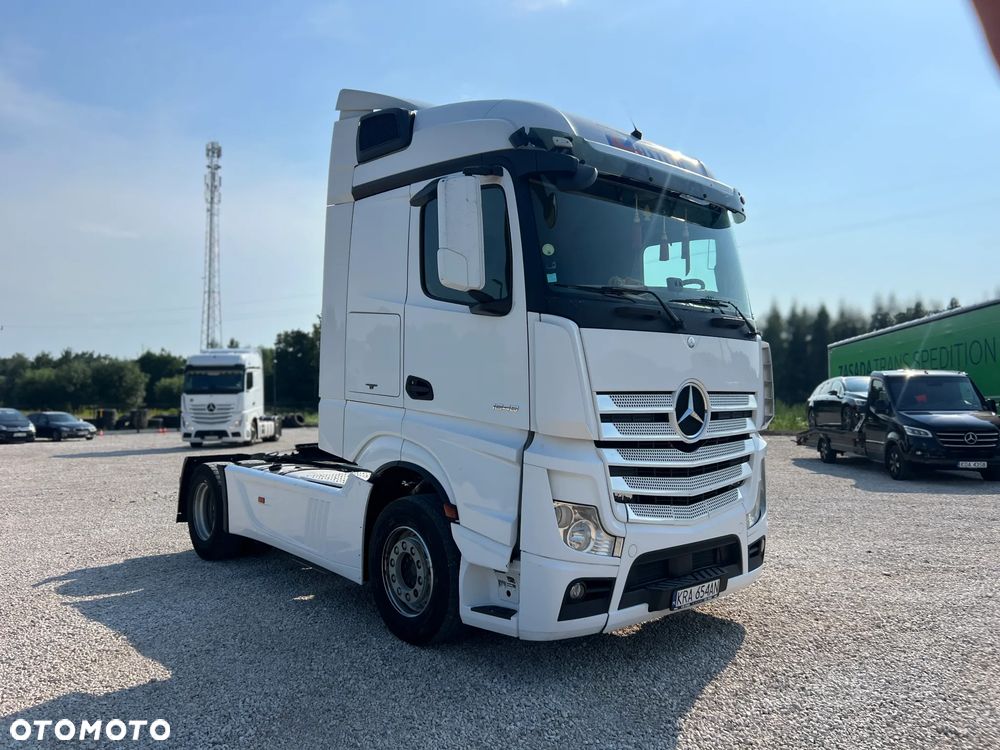 Mercedes-Benz Actros - 3