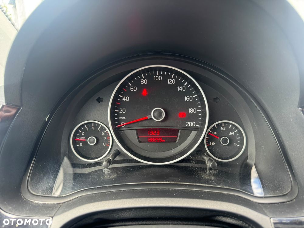 Volkswagen up! black - 23