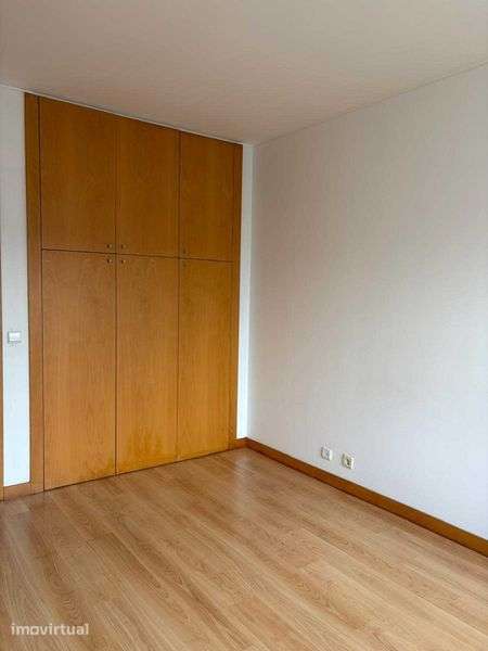 T1 c/  Lugar de garagem| Paranhos | Junto ao S João e Universidades - Grande imagem: 5/10